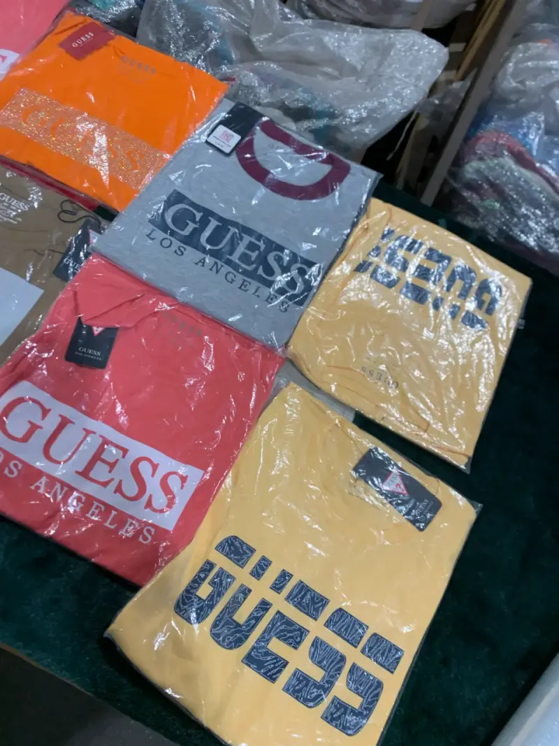 Poleras Guess de Hombre mujer - 3