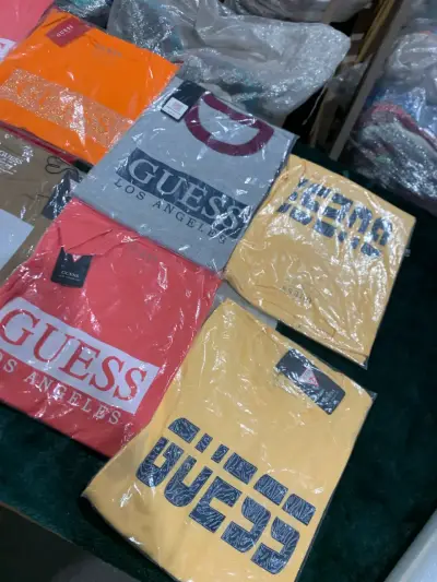 Poleras Guess de Hombre mujer - miniatura 3