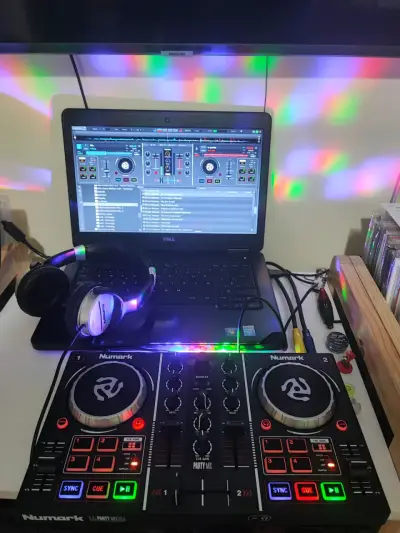 Controlador y Case DJ Numark Party Mix - miniatura 1