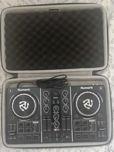 Controlador y Case DJ Numark Party Mix - miniatura 2