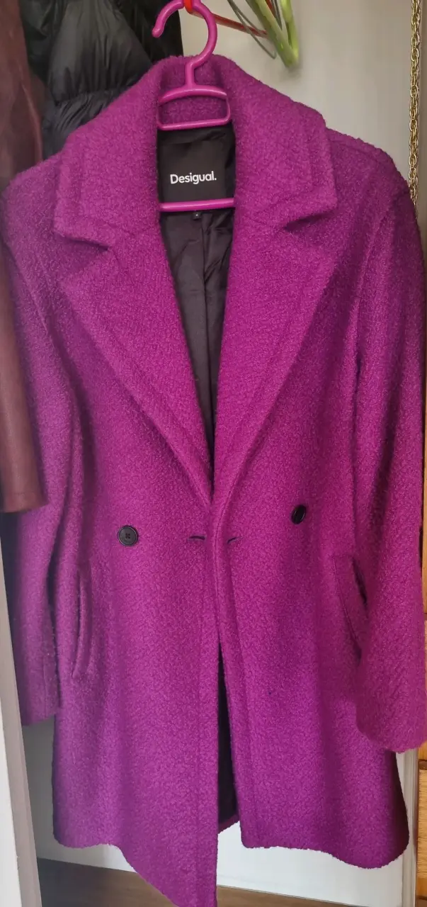Abrigo morado Desigual
