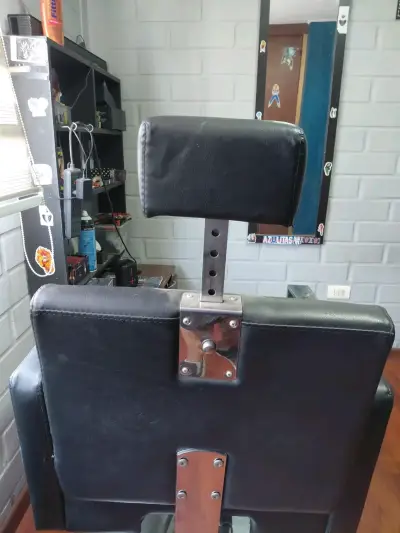 Silla de barbería negra - miniatura 2