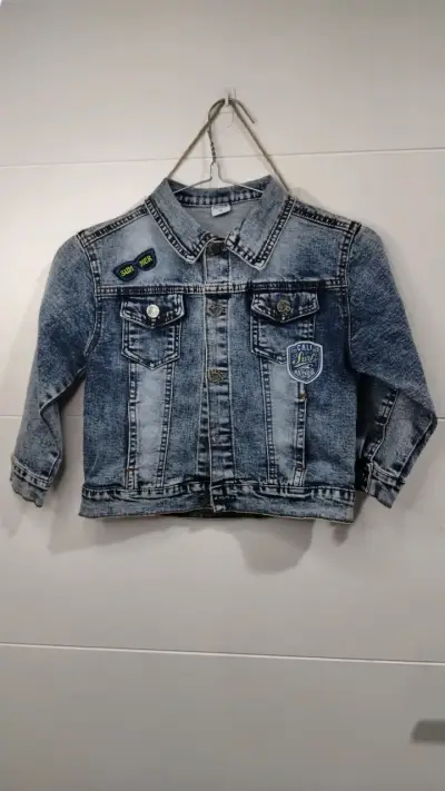 Chaqueta de mezclilla infantil azul - miniatura 1