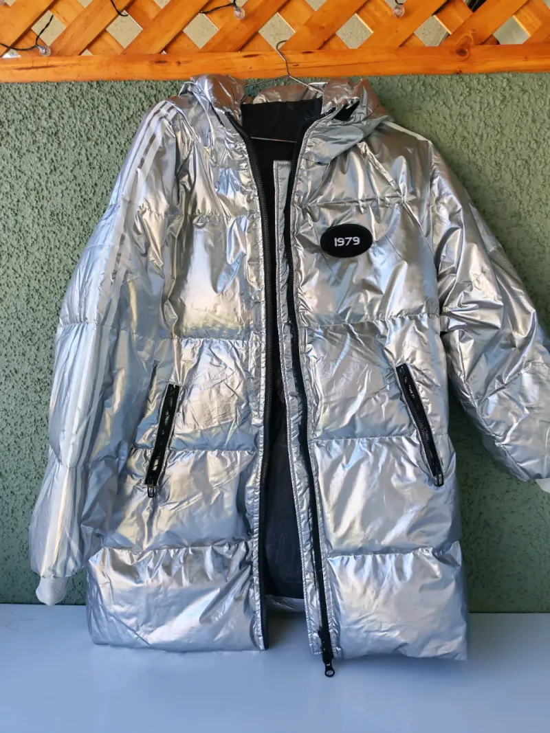 Parka plateada con capucha - 1