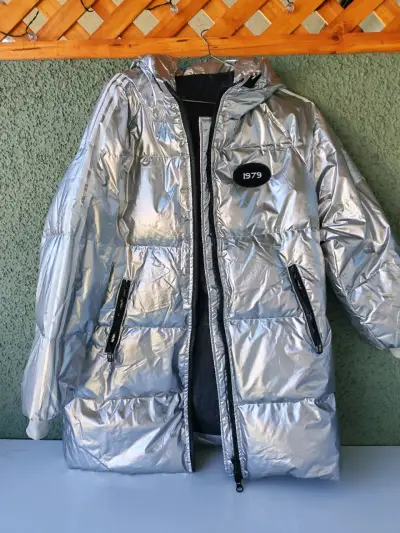 Parka plateada con capucha - miniatura 1