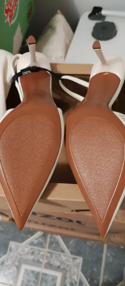 Zapatos de tacón blanco nuevos zara talla 37 - miniatura 2