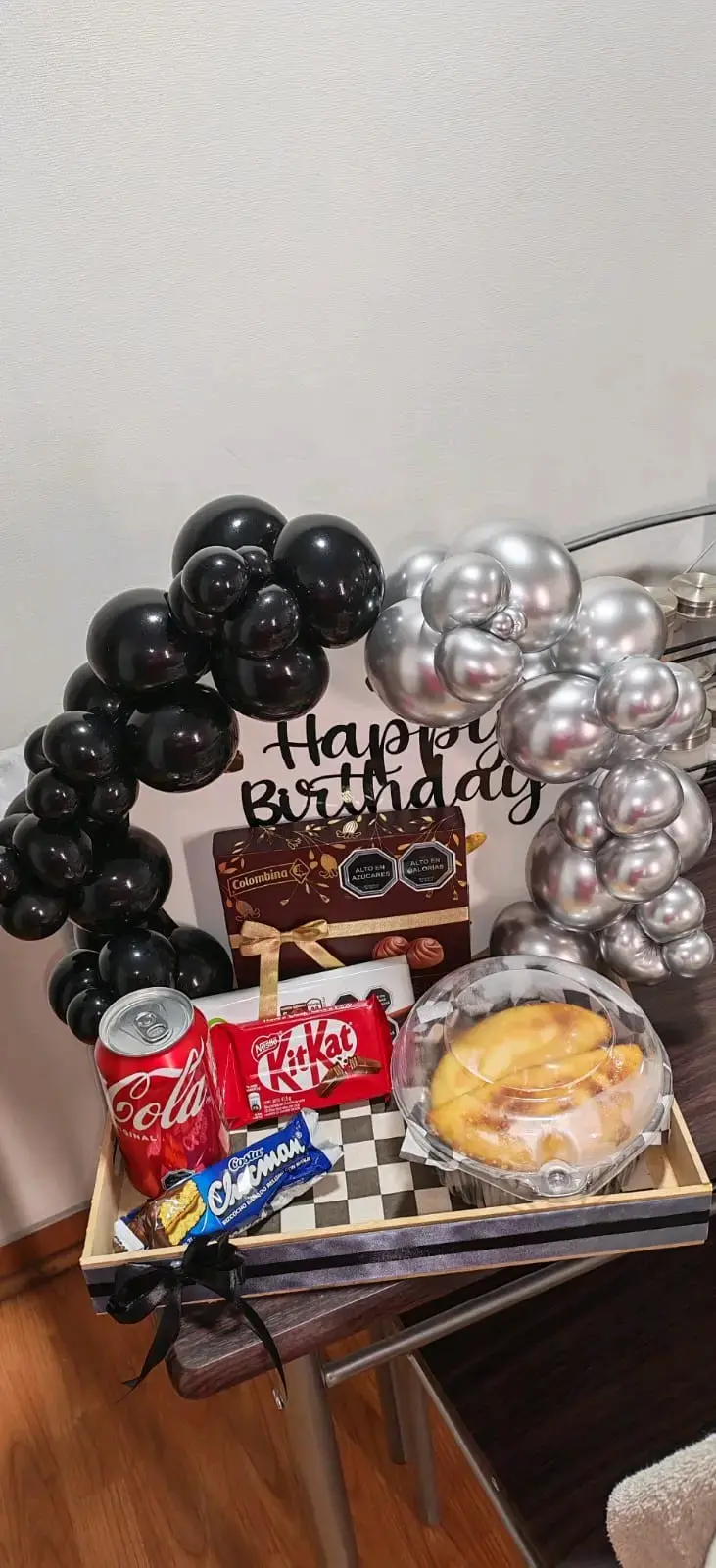 Canasta de cumpleaños con golosinas - 2