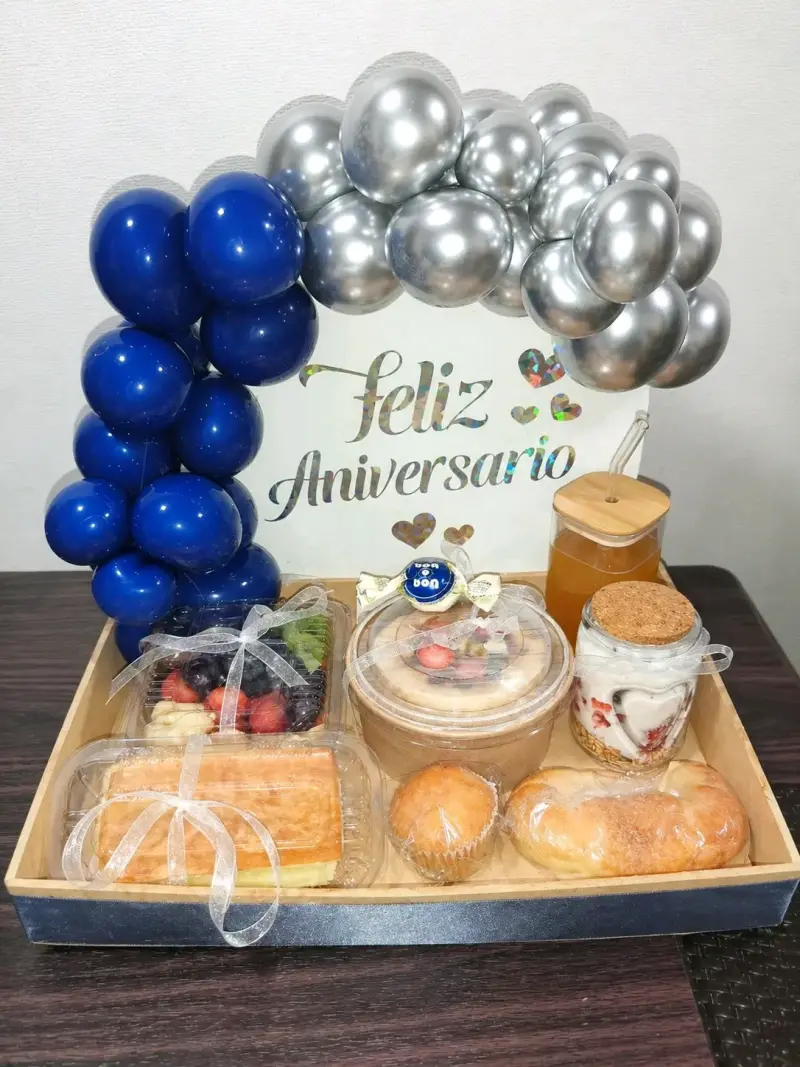 Canasta de cumpleaños con golosinas - 4