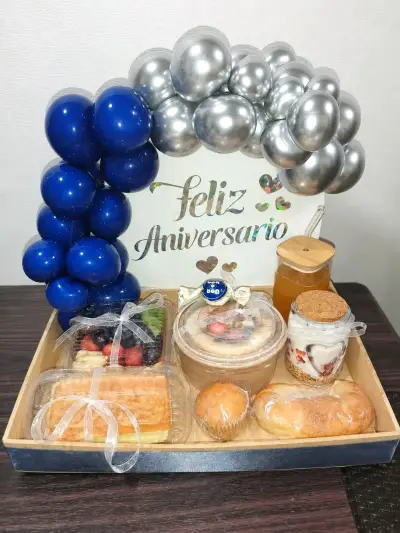Canasta de cumpleaños con golosinas - miniatura 4