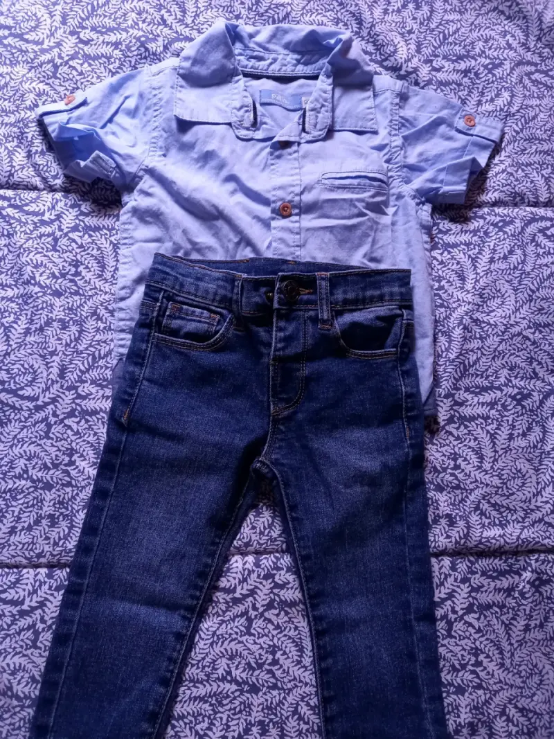 Conjunto camisa celeste y jeans