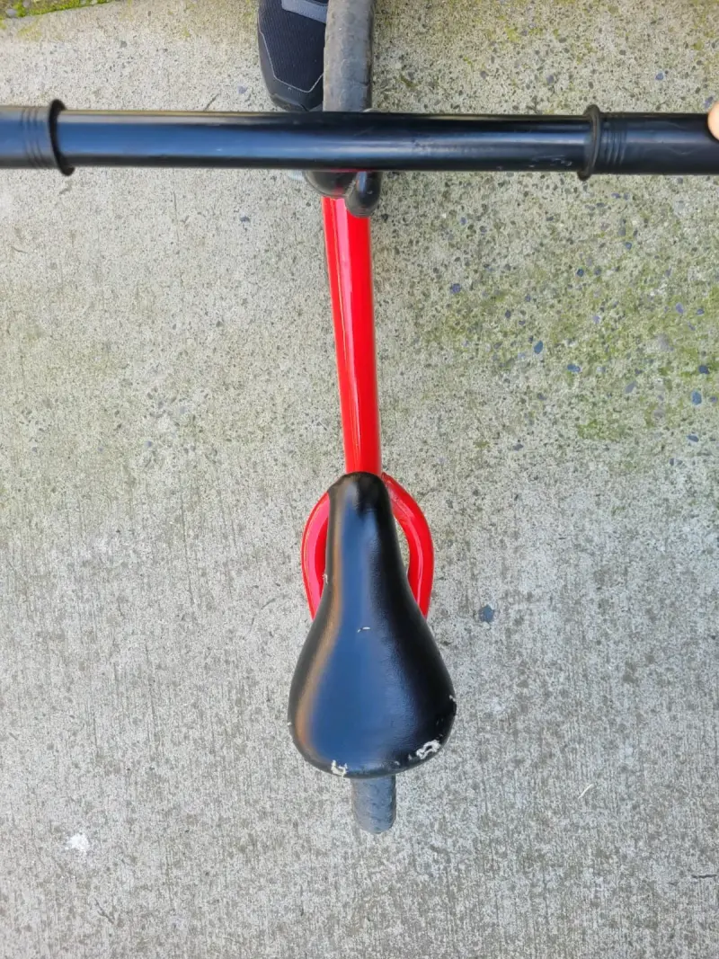 Bicicleta de equilibrio roja - 3