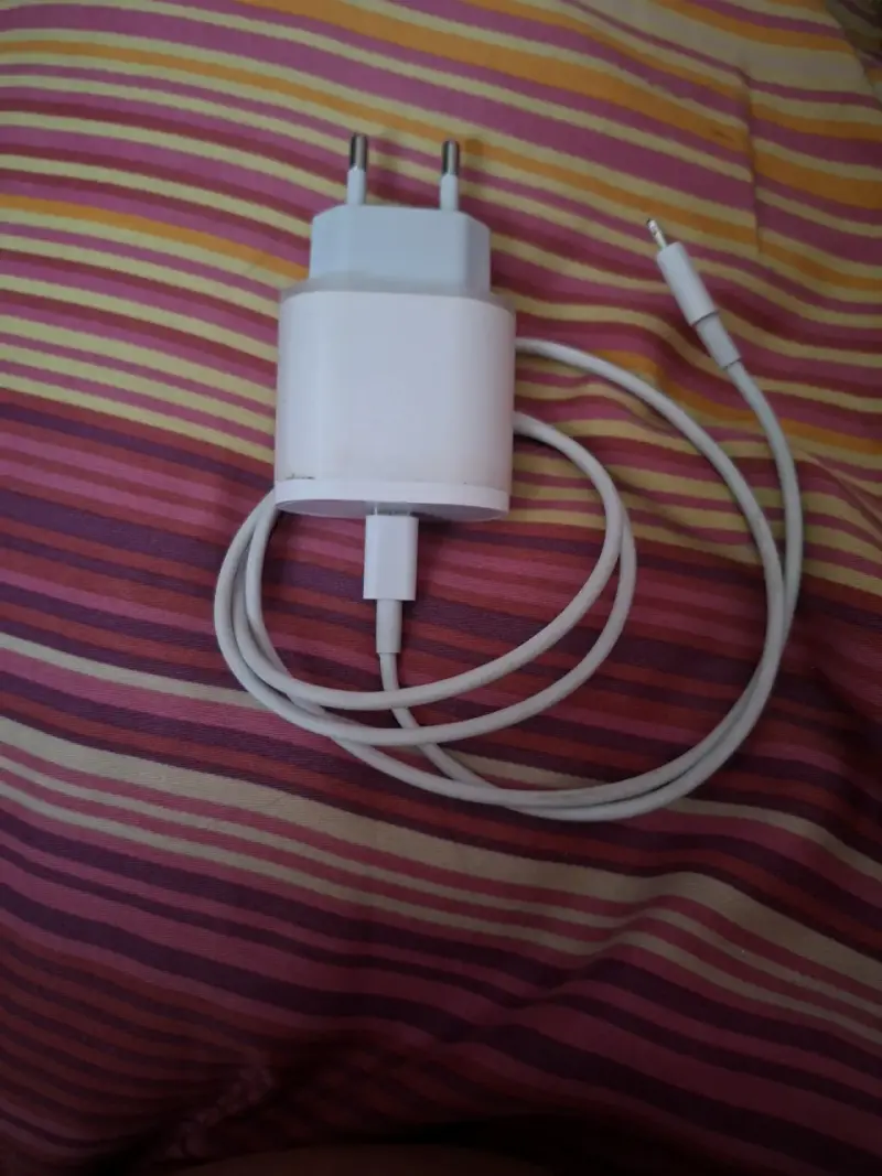iPhone 6s con cargador incluido - 3