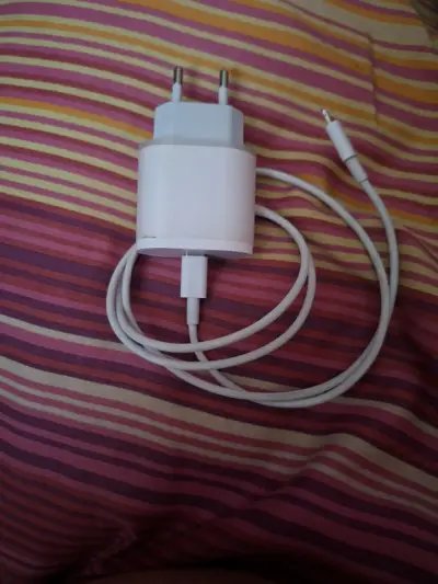 iPhone 6s con cargador incluido - miniatura 3