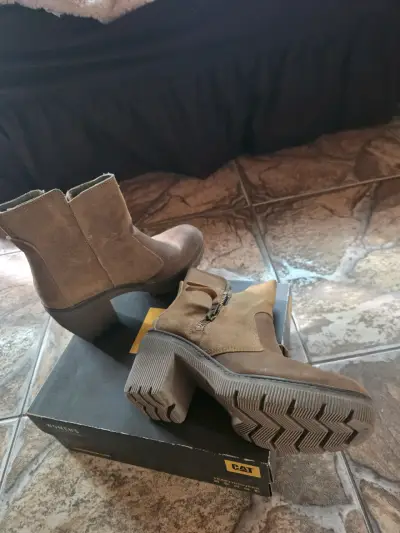 Botines marrones con cremallera - miniatura 2