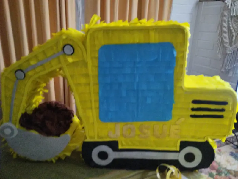 Piñata excavadora amarilla