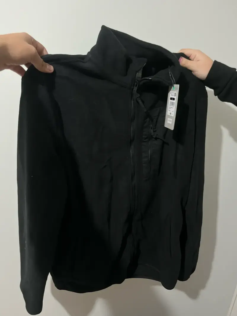 Chaqueta negra con etiquetas talla L