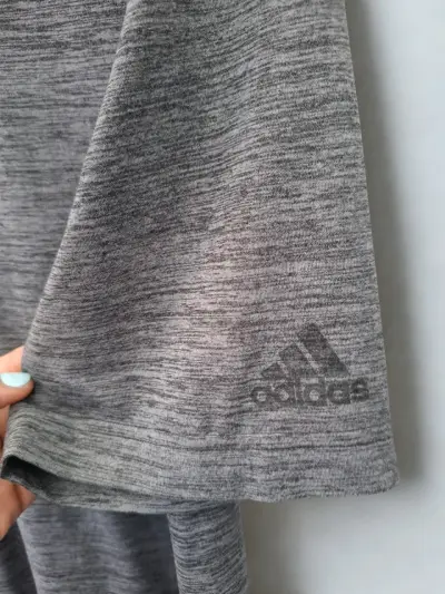Polera gris Adidas para hombre - miniatura 3