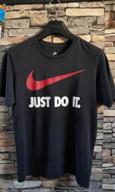 Polera negra Nike 'Just Do It' - miniatura 1