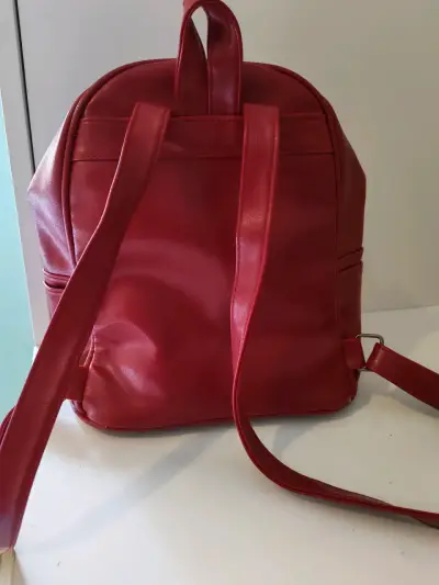 Mochila roja con tachas - miniatura 2