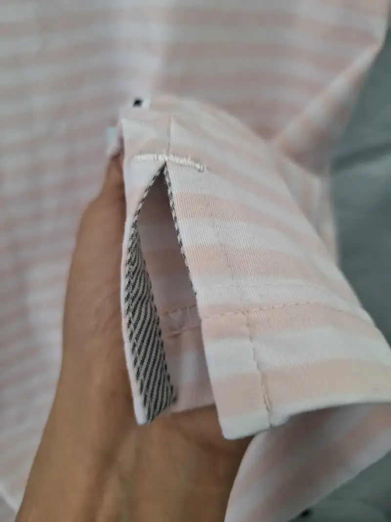 Polera Adidas a rayas blancas y rosadas - 4