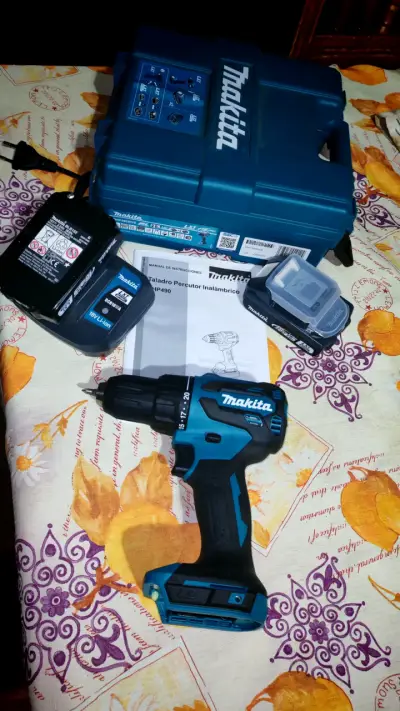 Taladro percutor inalámbrico Makita - miniatura 1