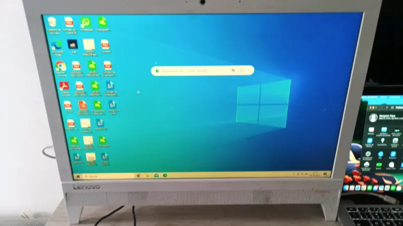 Computador Lenovo todo en uno - 8