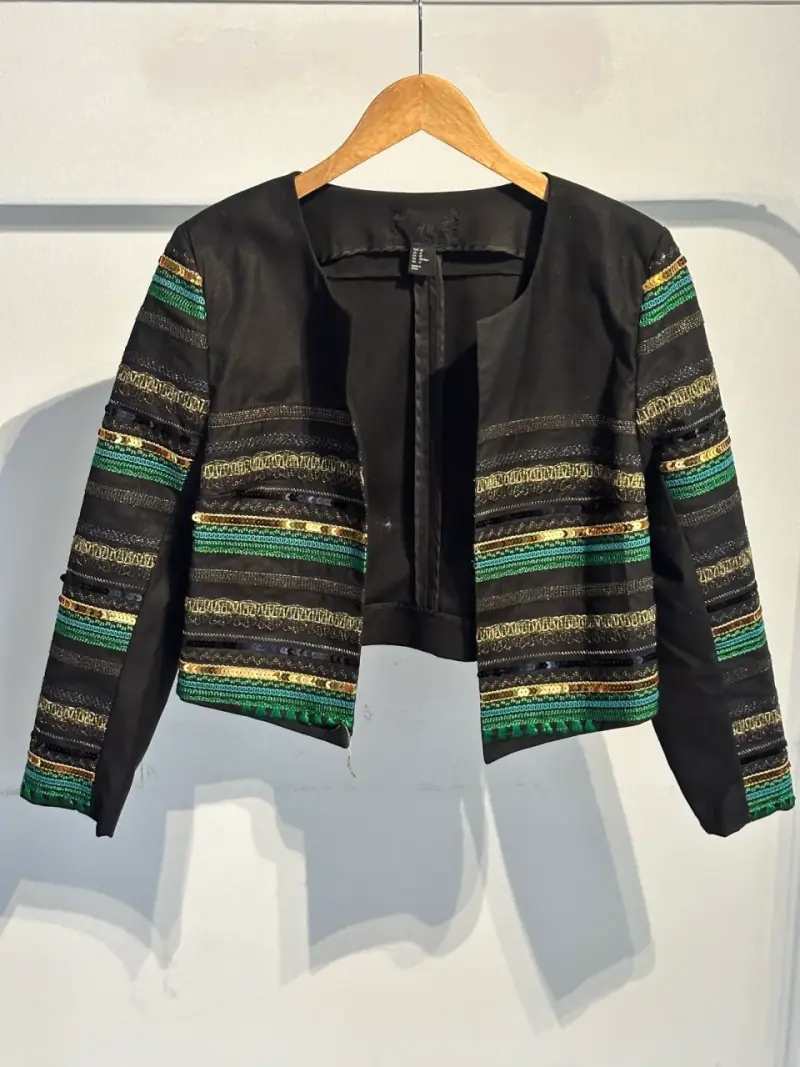 Chaqueta negra con lentejuelas