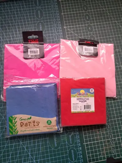 Lote de cosas  desechable de colores - miniatura 2