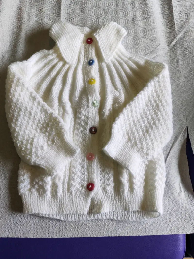 Chaleco tejido para bebé blanco