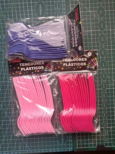 Lote de cosas  desechable de colores - miniatura 5