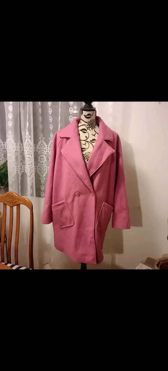 Abrigo rosa estilo elegante
