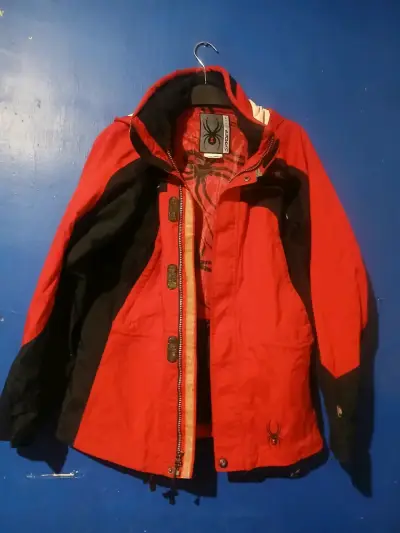 Chaqueta roja de invierno - miniatura 1