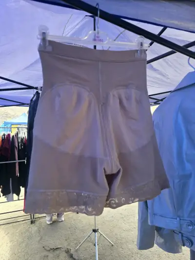 Faja modeladora color beige - miniatura 3