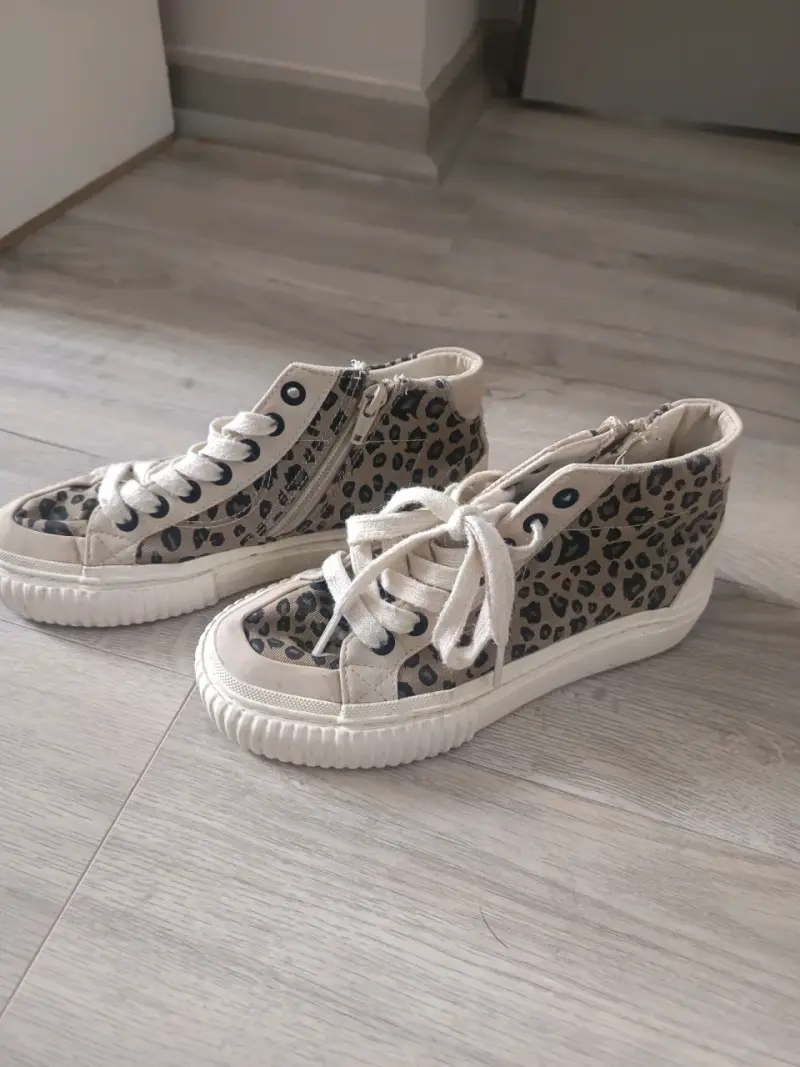 Zapatillas altas animal print Zara y botines Vans - 2