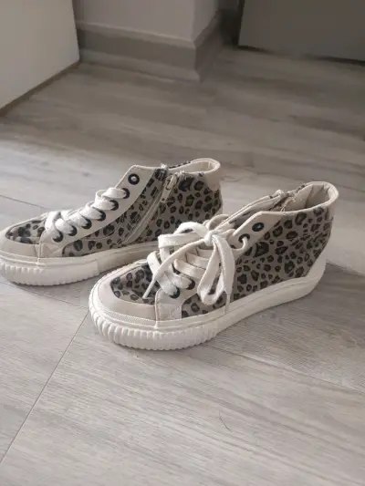 Zapatillas altas animal print Zara y botines Vans - miniatura 2
