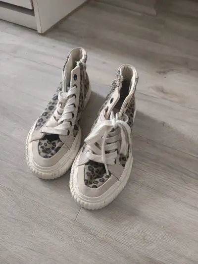Zapatillas altas animal print Zara y botines Vans - miniatura 3