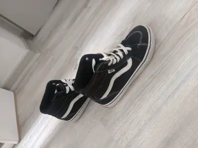 Zapatillas altas animal print Zara y botines Vans - miniatura 4