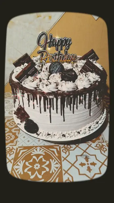 Torta de cumpleaños decorada - miniatura 2