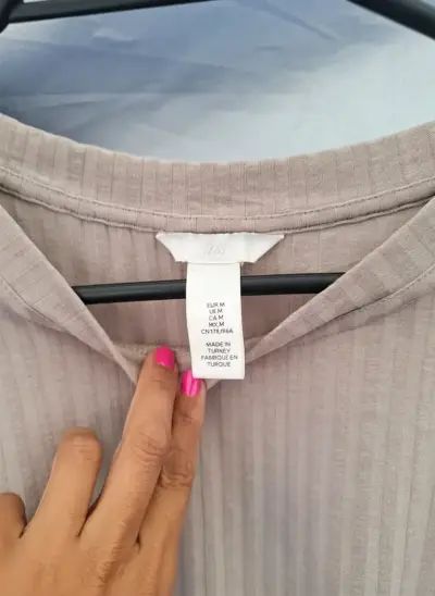 Polera H&M beige de manga corta - miniatura 3