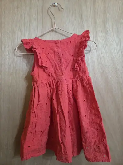 Vestido coral de niña - miniatura 2