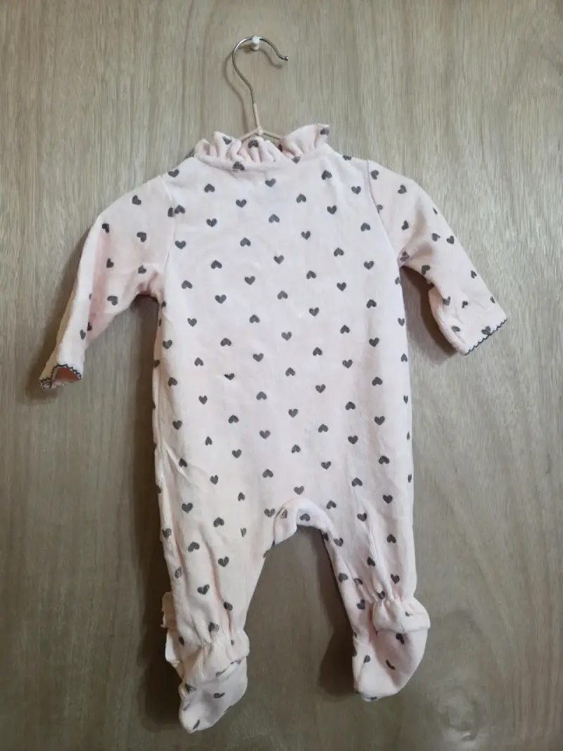 Pijama rosa con corazones para bebé - 2