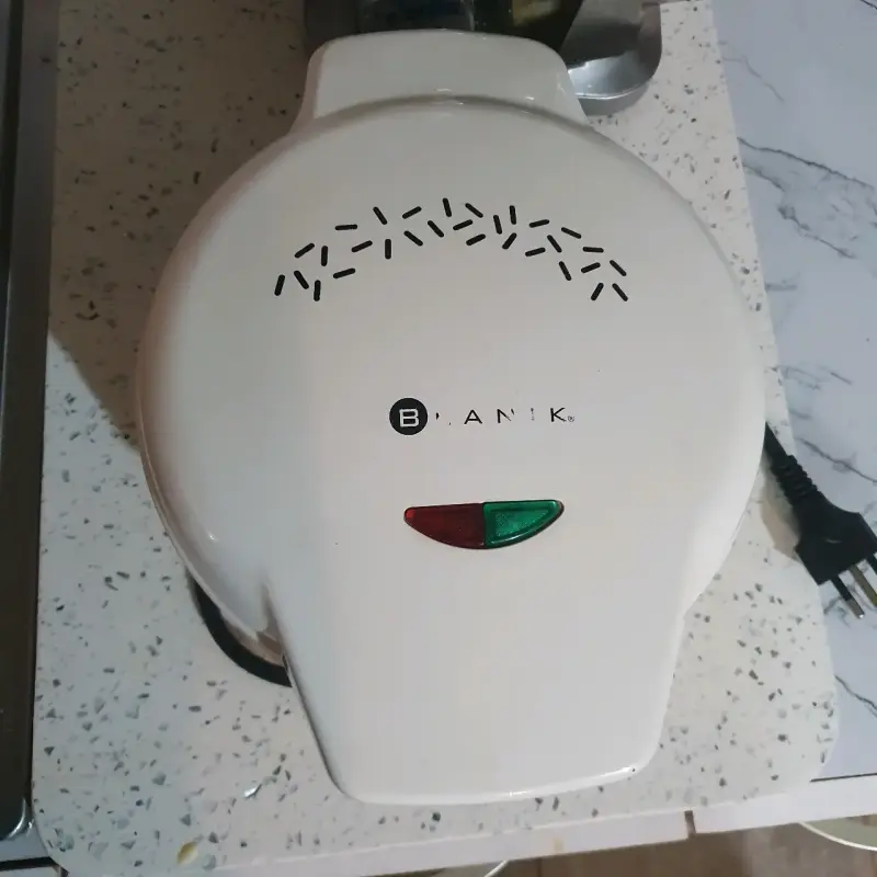Sandwichera eléctrica B.A.N.I.K. - 1