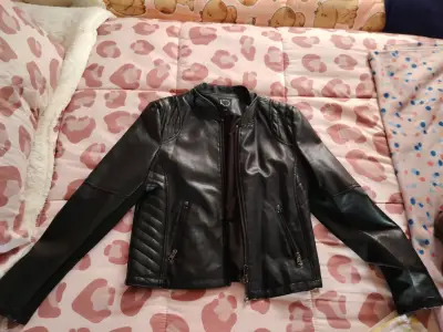 Chaqueta de cuero negra - miniatura 1