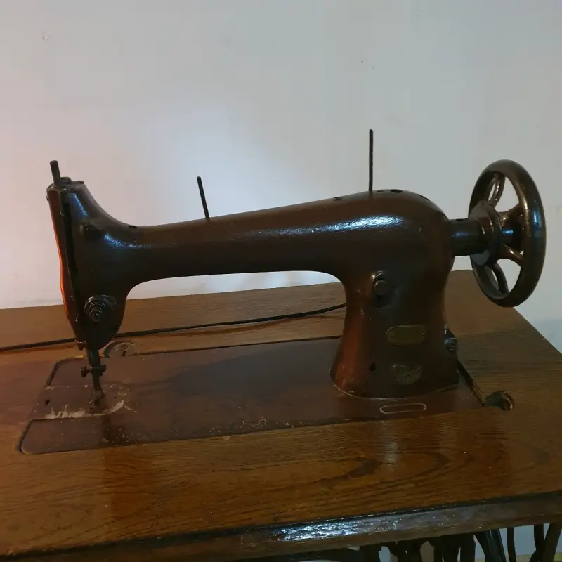 Máquina de coser antigua Singer - 2