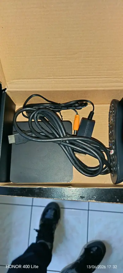 Caja TV Box con control remoto - miniatura 1