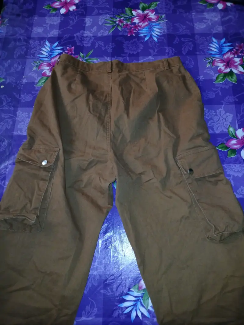 Pantalones cargo color marrón - 2