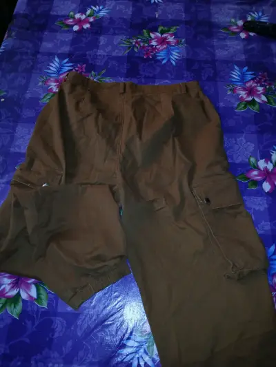 Pantalones cargo color marrón - miniatura 3