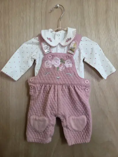Conjunto bebé rosa bordado - miniatura 1