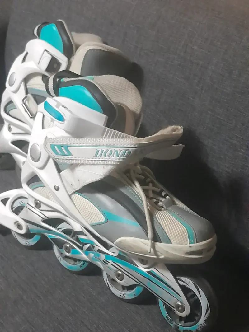 Patines en línea blancos y celestes - 2