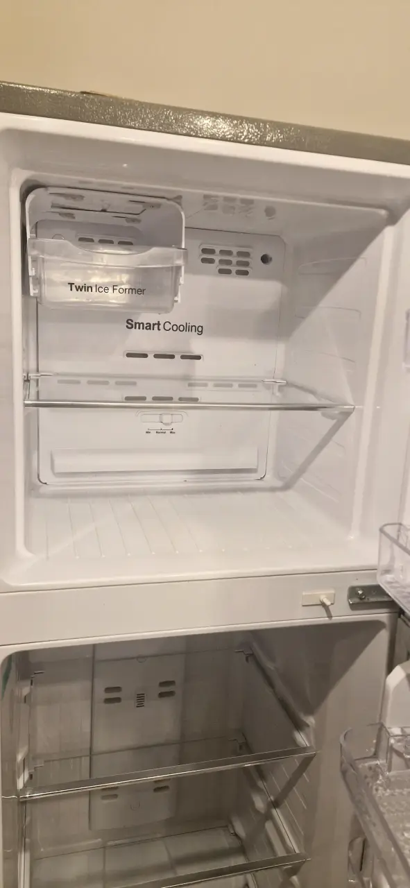 Refrigerador Daewoo plateado - 4